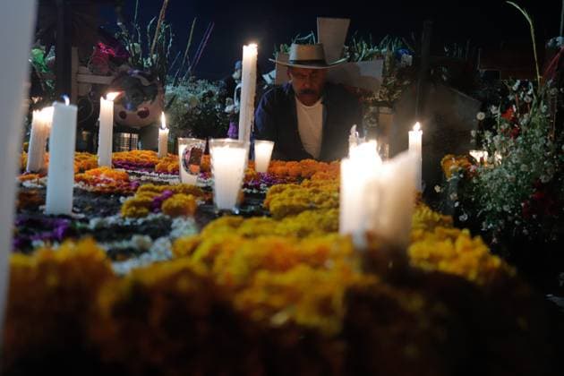 People Visit San Andres Mixquic cemetery on Dia de Muertos Celebration People visit the San Andres Mixquic cemetery, located in Tlahuac, to accompany their deceased loved ones in the traditional lighting ceremony on the Dia de Muertos celebration. on October 3, 2025 in Mexico City, Mexico. (Photo by Carlos Santiago Eyepix Group) Copyright: xCarlosxSantiagox xEyepixxGroupx CS_03112025_172433