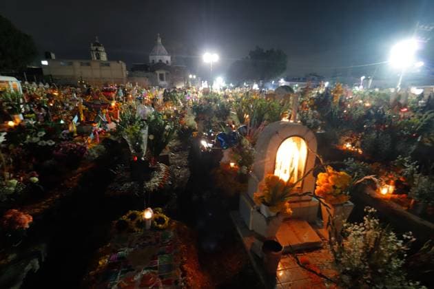 People Visit San Andres Mixquic cemetery on Dia de Muertos Celebration People visit the San Andres Mixquic cemetery, located in Tlahuac, to accompany their deceased loved ones in the traditional lighting ceremony on the Dia de Muertos celebration. on October 3, 2025 in Mexico City, Mexico. (Photo by Carlos Santiago Eyepix Group) Copyright: xCarlosxSantiagox xEyepixxGroupx CS_03112025_172434