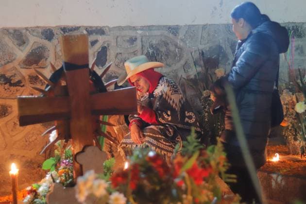 People Visit San Andres Mixquic cemetery on Dia de Muertos Celebration People visit the San Andres Mixquic cemetery, located in Tlahuac, to accompany their deceased loved ones in the traditional lighting ceremony on the Dia de Muertos celebration. on October 3, 2025 in Mexico City, Mexico. (Photo by Carlos Santiago Eyepix Group) Copyright: xCarlosxSantiagox xEyepixxGroupx CS_03112025_172438