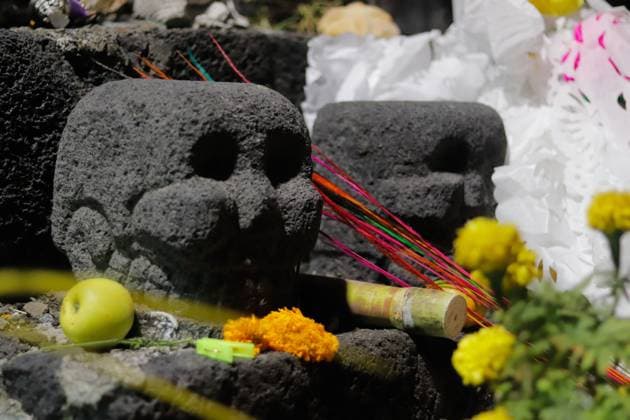 People Visit San Andres Mixquic cemetery on Dia de Muertos Celebration People visit the San Andres Mixquic cemetery, located in Tlahuac, to accompany their deceased loved ones in the traditional lighting ceremony on the Dia de Muertos celebration. on October 3, 2025 in Mexico City, Mexico. (Photo by Carlos Santiago Eyepix Group) Copyright: xCarlosxSantiagox xEyepixxGroupx CS_03112025_172439