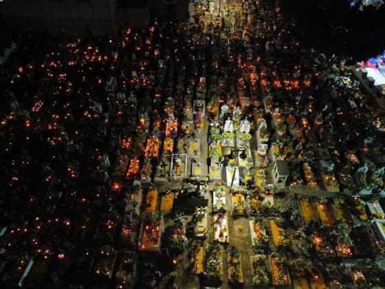 People Visit San Andres Mixquic cemetery on Dia de Muertos Celebration Aerial view of the San Andres Mixquic cemetery, located in Tlahuac, where people accompany their deceased loved ones in the traditional lighting ceremony on the Dia de Muertos celebration. on October 3, 2025 in Mexico City, Mexico. (Photo by Carlos Santiago Eyepix Group) Copyright: xCarlosxSantiagox xEyepixxGroupx CS_03112025_172461