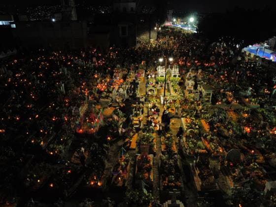 Aerial view of the San Andres Mixquic cemetery, located in Tlahuac, where people accompany their deceased loved ones in the traditional lighting ceremony on the Dia de Muertos celebration. on October 3, 2025 in Mexico City, Mexico. Mexico City Mexico - ZUMAe321 20251103_zia_e321_023 Copyright: xCarlosxSantiagox