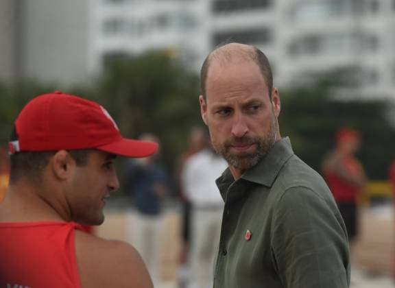 Prince William in Rio de Janeiro RIO DE JANEIRO, BRAZIL, NOVEMBER 3 : Prince William takes part in activities on Copacabana Beach, in the southern part of Rio de Janeiro, Brazil, late Monday afternoon, on November 03, 2025. During his visit, he played volleyball with teenagers and observed a drowning rescue simulation carried out by the Fire Department. He later met with firefighters, who showcased the technologies used by the department, and watched a live demonstration of a sea rescue operation involving jet skis and a helicopter. Fabio Teixeira Anadolu Rio de Janeiro Brazil. Editorial use only. Please get in touch for any other usage. Copyright: x2025xAnadoluxFabioxTeixeirax