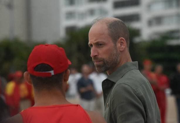 Prince William in Rio de Janeiro RIO DE JANEIRO, BRAZIL, NOVEMBER 3 : Prince William takes part in activities on Copacabana Beach, in the southern part of Rio de Janeiro, Brazil, late Monday afternoon, on November 03, 2025. During his visit, he played volleyball with teenagers and observed a drowning rescue simulation carried out by the Fire Department. He later met with firefighters, who showcased the technologies used by the department, and watched a live demonstration of a sea rescue operation involving jet skis and a helicopter. Fabio Teixeira Anadolu Rio de Janeiro Brazil. Editorial use only. Please get in touch for any other usage. Copyright: x2025xAnadoluxFabioxTeixeirax
