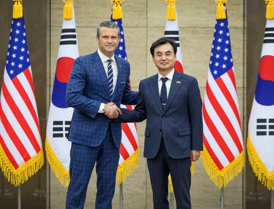 November 4, 2025, Seoul, SOUTH KOREA: Nov 4, 2025-Seoul, South Korea-Pete Hegseth, U.S. Secretary of Defense and Ahn Gyu Back, South Korean Defense Minister shakes hand before their meeting at the 57th Security Consultative Meeting at in Seoul, South Korea. Seoul SOUTH KOREA - ZUMAs168 20251104_zih_s168_006 Copyright: xDefensexMinistryx