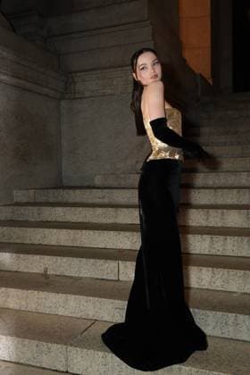 November 3, 2025, New York, New York, USA: DOVE CAMERON attends the 2025 CFDA Fashion Awards.The American Museum of Natural History, NYC.November 3, 2025. ...The 2025 CFDA Fashion Awards.The American Museum of Natural History, NYC.November 3, 2025. New York USA - ZUMAms4_ 20251103_faf_ms4_003 Copyright: xSoniaxMoskowitzxGordonx