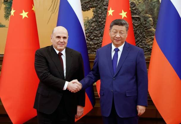 China Russia 9039625 04.11.2025 Russian Prime Minister Mikhail Mishustin is welcomed by Chinese President Xi Jinping before a meeting at the People s Assembly House in Beijing, China. Dmitry Astakhov Sputnik Beijing China  Copyright: xDmitryxAstakhovx
