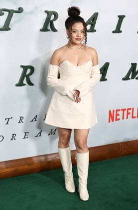 Premiere Of Netflix s Train Dreams Canadian actress and singer Sarah Jeffery arrives at the Premiere Of Netflix s Train Dreams held at The Egyptian Theatre Hollywood in Hollywood, Los Angeles, California, United States. The Egyptian Theatre Hollywood, Hollywood, Los Angeles, California, USA California United States  Copyright: xImagexPressxAgencyx originalFilename: collin-premiere251104_npcOW.jpg