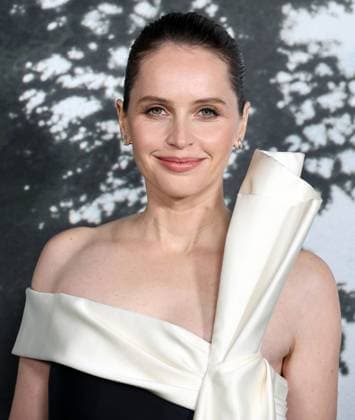 Premiere Of Netflix s Train Dreams English actress Felicity Jones arrives at the Premiere Of Netflix s Train Dreams held at The Egyptian Theatre Hollywood in Hollywood, Los Angeles, California, United States. The Egyptian Theatre Hollywood, Hollywood, Los Angeles, California, USA California United States  Copyright: xImagexPressxAgencyx originalFilename: collin-premiere251104_npqMi.jpg