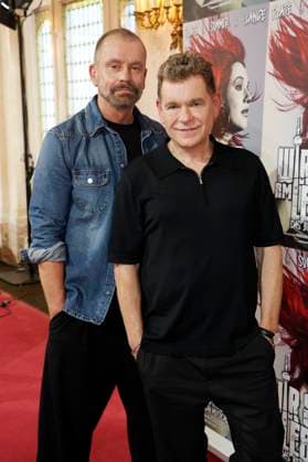 Peter Plate und Ulf Leo Sommer bei der Pressekonferenz zum Musical Wir sind am Leben im Stage Theater des Westens. Berlin, 03.11.2025