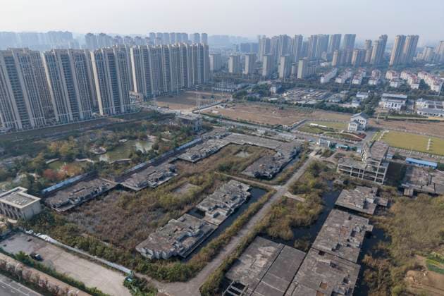 Evergrande Junting Project Unfinished Construction Site FUYANG, CHINA - NOVEMBER 4, 2025 - The unfinished construction site of Evergrande Junting project captured by drone aerial photography in Fuyang City, Anhui Province, China on November 4, 2025. Fuyang Anhui China  Copyright: xCFOTOx i1762264430096