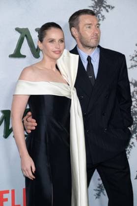 Train Dreams Premiere - Los Angeles, USA LOS ANGELES, USA. November 03, 2025: Felicity Jones & Joel Edgerton at the premiere for Train Dreams at Egyptian Theatre Los Angeles CA USA  Copyright: xPaulxSmith Featureflashx