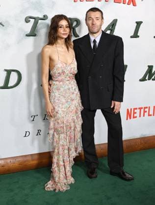 Premiere Of Netflix s Train Dreams HOLLYWOOD, LOS ANGELES, CALIFORNIA, USA - NOVEMBER 03: Christine Centenera and boyfriend Joel Edgerton arrive at the Premiere Of Netflix s Train Dreams held at The Egyptian Theatre Hollywood on November 3, 2025 in Hollywood, Los Angeles, California, United States., Credit:Juan Pablo Rico Avalon United States, California, Hollywood, The Egyptian Theatre Hollywood Copyright: xJuanxPabloxRicox xAvalonx 1050184843