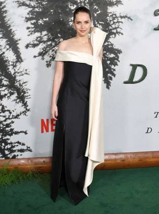 Premiere Of Netflix s Train Dreams HOLLYWOOD, LOS ANGELES, CALIFORNIA, USA - NOVEMBER 03: English actress Felicity Jones arrives at the Premiere Of Netflix s Train Dreams held at The Egyptian Theatre Hollywood on November 3, 2025 in Hollywood, Los Angeles, California, United States., Credit:Juan Pablo Rico Avalon United States, California, Hollywood, The Egyptian Theatre Hollywood Copyright: xJuanxPabloxRicox xAvalonx 1050185621