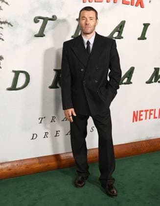 Premiere Of Netflix s Train Dreams HOLLYWOOD, LOS ANGELES, CALIFORNIA, USA - NOVEMBER 03: Australian actor, writer, director, and producer Joel Edgerton arrives at the Premiere Of Netflix s Train Dreams held at The Egyptian Theatre Hollywood on November 3, 2025 in Hollywood, Los Angeles, California, United States., Credit:Juan Pablo Rico Avalon United States, California, Hollywood, The Egyptian Theatre Hollywood Copyright: xJuanxPabloxRicox xAvalonx 1050185904