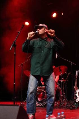 Mac DeMarco bei einem Konzert in der Columbiahalle in Berlin, 3. November 2025. Mac DeMarco Konzert Berlin