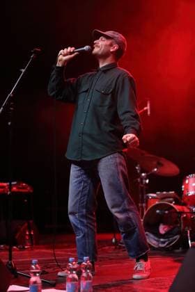 Mac DeMarco bei einem Konzert in der Columbiahalle in Berlin, 3. November 2025. Mac DeMarco Konzert Berlin