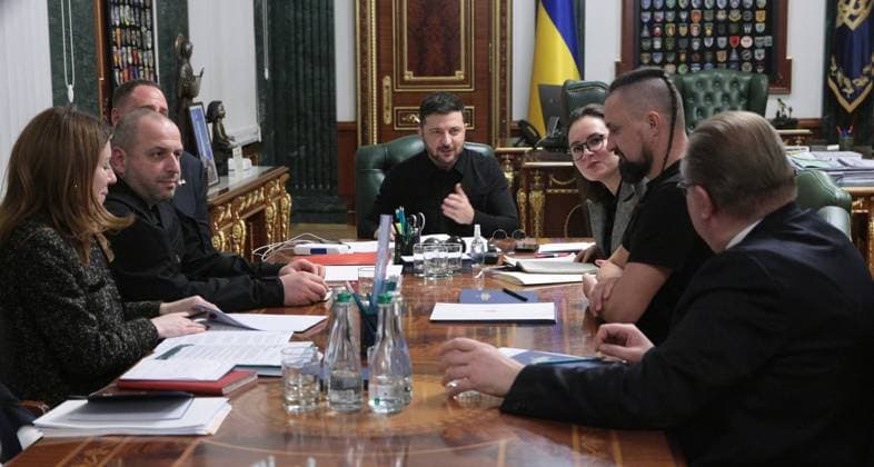 President of Ukraine Volodymyr Zelenskyy (C) holds a news conference at the Office of the President, attended by Minister of Energy of Ukraine Svitlana Grynchuk, Secretary of the National Security and Defense Council of Ukraine Rustem Umerov, Head of the Office of the President of Ukraine Andriy Yermak (L to R, left row), Deputy Prime Minister for European and Euro-Atlantic Integration of Ukraine Taras Kachka, Presidential Advisor for Strategic Affairs Oleksandr Kamyshin, Prime Minister of Ukraine Yuliia Svyrydenko (R to L, right row), Kyiv, Ukraine, November 3, 2025. (Photo by Hennadii Minchenko Ukrinform) News conference of Ukrainian President Volodymyr Zelenskyy in Kyiv  Copyright: xHennadiixMinchenkox