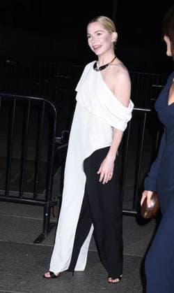 Outside arrivals during the 2025 CFDA Awards at The American Museum of Natural History Featuring: Michelle Williams Where: New York, United States When: 03 Nov 2025 Credit: Darla Khazei INSTARimages EDITORIAL USE ONLY. NOT FOR USE BY NEWSPAPERS BASED IN THE UK. Copyright: xx instar55240204