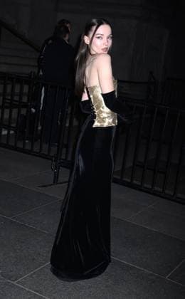 Outside arrivals during the 2025 CFDA Awards at The American Museum of Natural History Featuring: Dove Cameron Where: New York, United States When: 03 Nov 2025 Credit: Darla Khazei INSTARimages EDITORIAL USE ONLY. NOT FOR USE BY NEWSPAPERS BASED IN THE UK. Copyright: xx instar55240226