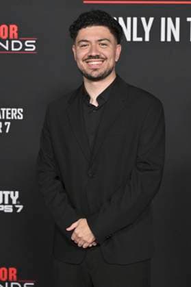 Matthew Arroyave bei der Premiere des Kinofilms Predator: Badlands im TCL Chinese Theater. Los Angeles, 03.11.2025