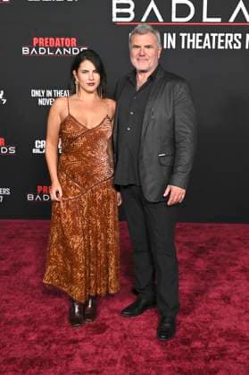 Bella Balsamo und Alec Gillis bei der Premiere des Kinofilms Predator: Badlands im TCL Chinese Theater. Los Angeles, 03.11.2025
