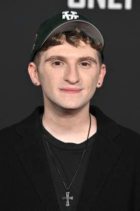 Anthony Gargiula bei der Premiere des Kinofilms Predator: Badlands im TCL Chinese Theater. Los Angeles, 03.11.2025