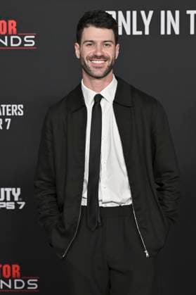 Jonathan Tilkin bei der Premiere des Kinofilms Predator: Badlands im TCL Chinese Theater. Los Angeles, 03.11.2025