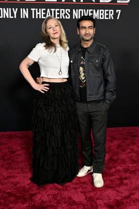 Emily V. Gordon mit Ehemann Kumail Nanjiani bei der Premiere des Kinofilms Predator: Badlands im TCL Chinese Theater. Los Angeles, 03.11.2025