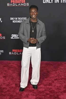 Olly Sholotan bei der Premiere des Kinofilms Predator: Badlands im TCL Chinese Theater. Los Angeles, 03.11.2025