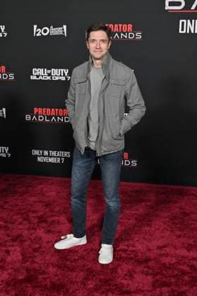 Topher Grace bei der Premiere des Kinofilms Predator: Badlands im TCL Chinese Theater. Los Angeles, 03.11.2025