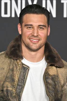 Ryan Guzman bei der Premiere des Kinofilms Predator: Badlands im TCL Chinese Theater. Los Angeles, 03.11.2025