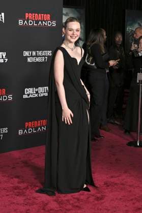 Elle Fanning bei der Premiere des Kinofilms Predator: Badlands im TCL Chinese Theater. Los Angeles, 03.11.2025
