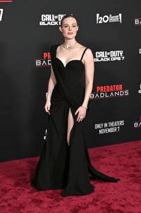 Elle Fanning bei der Premiere des Kinofilms Predator: Badlands im TCL Chinese Theater. Los Angeles, 03.11.2025
