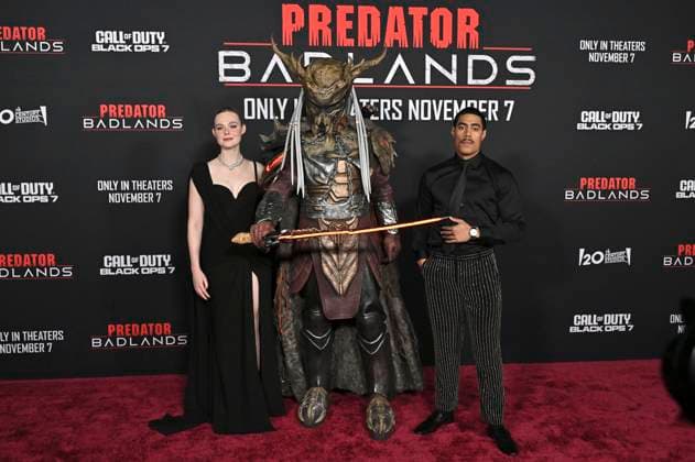 Elle Fanning und Dimitrius Schuster-Koloamatangi bei der Premiere des Kinofilms Predator: Badlands im TCL Chinese Theater. Los Angeles, 03.11.2025