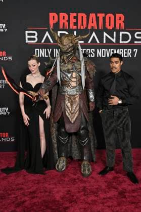 Elle Fanning und Dimitrius Schuster-Koloamatangi bei der Premiere des Kinofilms Predator: Badlands im TCL Chinese Theater. Los Angeles, 03.11.2025