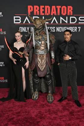 Elle Fanning und Dimitrius Schuster-Koloamatangi bei der Premiere des Kinofilms Predator: Badlands im TCL Chinese Theater. Los Angeles, 03.11.2025