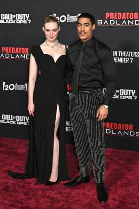 Elle Fanning und Dimitrius Schuster-Koloamatangi bei der Premiere des Kinofilms Predator: Badlands im TCL Chinese Theater. Los Angeles, 03.11.2025