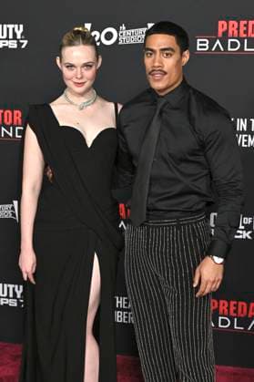 Elle Fanning und Dimitrius Schuster-Koloamatangi bei der Premiere des Kinofilms Predator: Badlands im TCL Chinese Theater. Los Angeles, 03.11.2025