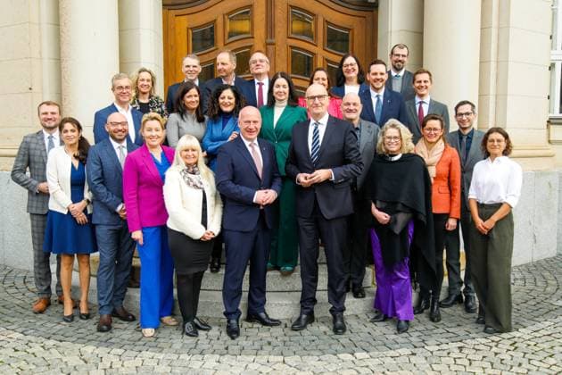 Gemeinsame Kabinettssitzung Berlin-Brandenburg in Potdam BerlinPotsdam, 4.11.2025 Gruopenfoto mit den beiden Landesregierungen von Berlin und Brandenburg bei der Gemeinsamen Kabinettssitzung Berlin-Brandenburg in Potsdam Brandenburg *** Joint Cabinet Meeting Berlin Brandenburg in Potdam BerlinPotsdam, 4 11 2025 Gruopen photo with the two state governments of Berlin and Brandenburg at the Joint Cabinet Meeting Berlin Brandenburg in Potsdam Brandenburg Copyright: xMatthiasxGränzdörferx