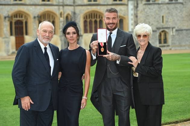 . 04 11 2025. Windsor, United Kingdom. Sir David Beckham and his wife Victoria, along with parents Ted and Sandra, after receiving his knighthood at an Investiture at Windsor Castle, United Kingdom  xPoolx xi-Imagesx IIM-26349-0014