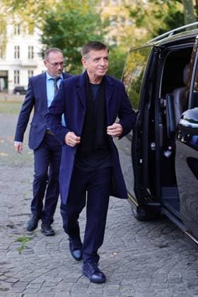 Verleihung des Staatspreises des Landes Nordrhein-Westfalen an Andreas Gursky - Staatpreis Träger Fotograf Andreas Gursky bei der Ankunft Düsseldorf K21 Ständehaus NRW Deutschland