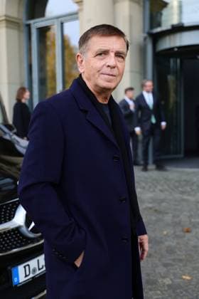 Verleihung des Staatspreises des Landes Nordrhein-Westfalen an Andreas Gursky - Staatpreis Träger Fotograf Andreas Gursky bei der Ankunft Düsseldorf K21 Ständehaus NRW Deutschland