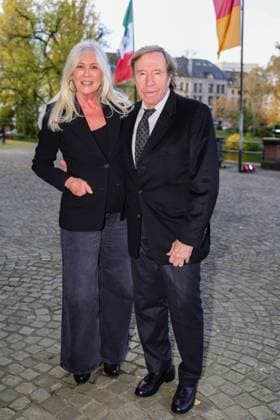Verleihung des Staatspreises des Landes Nordrhein-Westfalen an Andreas Gursky - Günter Netzer mit Ehefrau Elvira Lang Netzer als Ehrengäste beim NRW Staatspreis Düsseldorf K21 Ständehaus NRW Deutschland