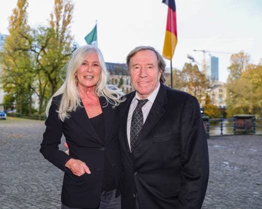 Verleihung des Staatspreises des Landes Nordrhein-Westfalen an Andreas Gursky - Günter Netzer mit Ehefrau Elvira Lang Netzer als Ehrengäste beim NRW Staatspreis Düsseldorf K21 Ständehaus NRW Deutschland