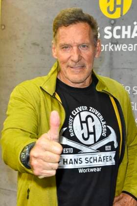abb Moeller- Ralf Rudolf Moeller Möller der deutsche Schauspieler Botschafter der Initiative Handwerk und ehemaliger Bodybuilder und Mr. Universum macht Werbung als Gaststar auf dem Stand Hans Schaefer Workwear Arbeitskleidung auf der Austellung A plus A auf der Messe Duesseldorf am 04.11.2025 in Duesseldorf NRW Deutschland