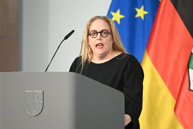 Laudatorin Susanne PFEFFER, Kunsthistorikerin Verleihung des Staatspreises des Landes Nordrhein-Westfalen in Duesseldorf am 04.11.2025