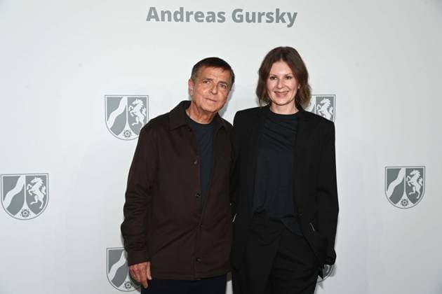 v.l. Andreas GURSKY, Fotograf, und seine Frau Annika GURSKY Franz, Verleihung des Staatspreises des Landes Nordrhein-Westfalen in Duesseldorf am 04.11.2025