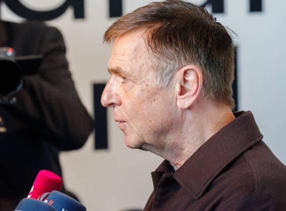 04.11.2025. Düsseldorf. NRW-Ministerpräsident Hendrik Wüst verleiht den Staatspreis an Fotograf Andreas Gursky. Die Laudatio auf den Preisträger hält Susanne Pfeffer, Direktorin des Museums für Moderne Künste in Frankfurt a. M., Camillo Grewe wird die Verleihung musikalisch untermalen. Als enge Vertraute Gurskys werden Andreas Frege (alias Campino) und Günther Netzer ebenfalls an der Veranstaltung und einem Talk über Andreas Gursky teilnehmen. Moderiert wird der Staatspreis von Judith Rakers. Düsseldorf K21, Kunstsammlung Nordrhein-Westfalen Nordrhein-Westfalen Deutschland
