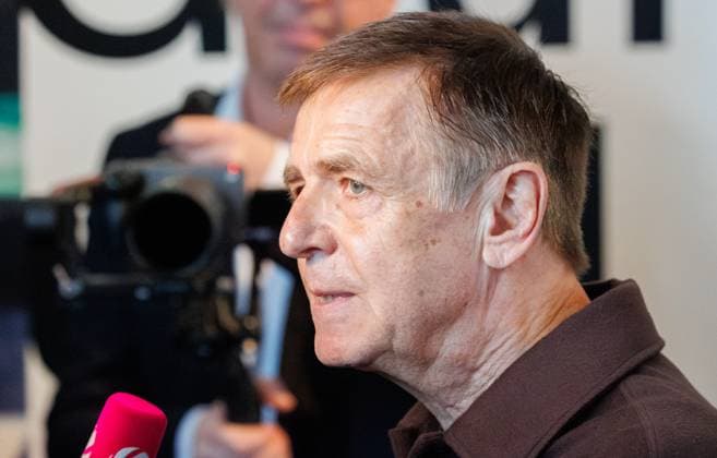 04.11.2025. Düsseldorf. NRW-Ministerpräsident Hendrik Wüst verleiht den Staatspreis an Fotograf Andreas Gursky. Die Laudatio auf den Preisträger hält Susanne Pfeffer, Direktorin des Museums für Moderne Künste in Frankfurt a. M., Camillo Grewe wird die Verleihung musikalisch untermalen. Als enge Vertraute Gurskys werden Andreas Frege (alias Campino) und Günther Netzer ebenfalls an der Veranstaltung und einem Talk über Andreas Gursky teilnehmen. Moderiert wird der Staatspreis von Judith Rakers. Düsseldorf K21, Kunstsammlung Nordrhein-Westfalen Nordrhein-Westfalen Deutschland